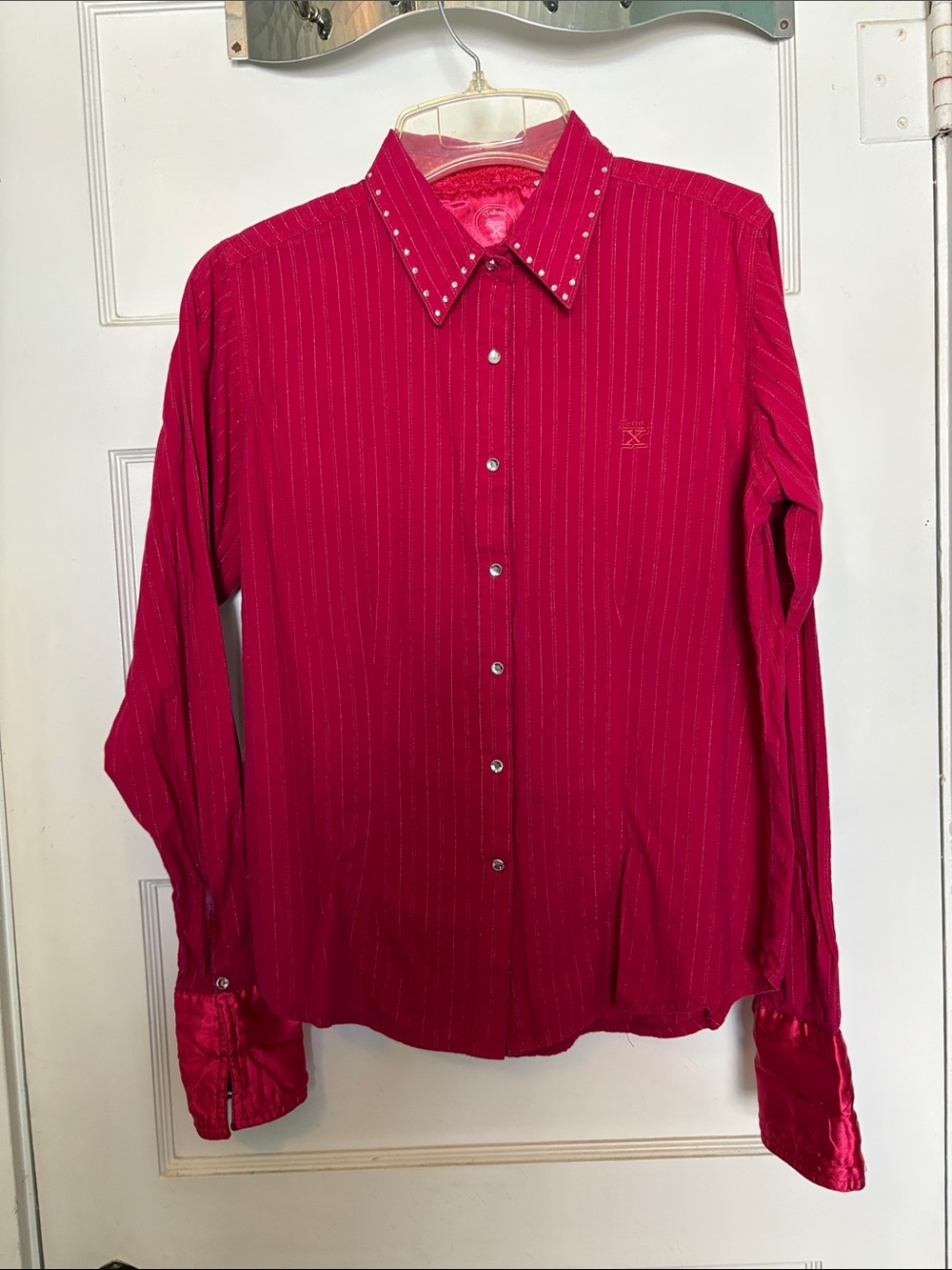 Twenty X Tailored Fit Studded Collared Snap-Up Shirt in Bright Fuchsia Size M